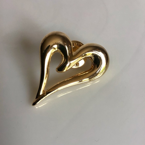 Vintage Gold Brooch with Asymmetrical Heart Design - Picture 1 of 3